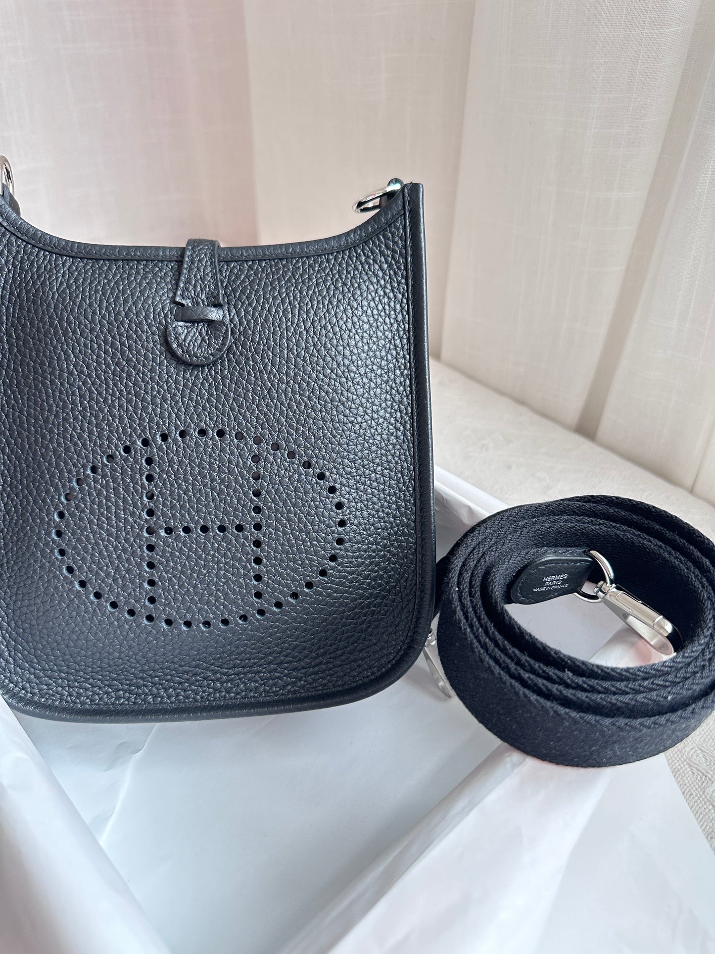 EVELYNE 16 Black PHW