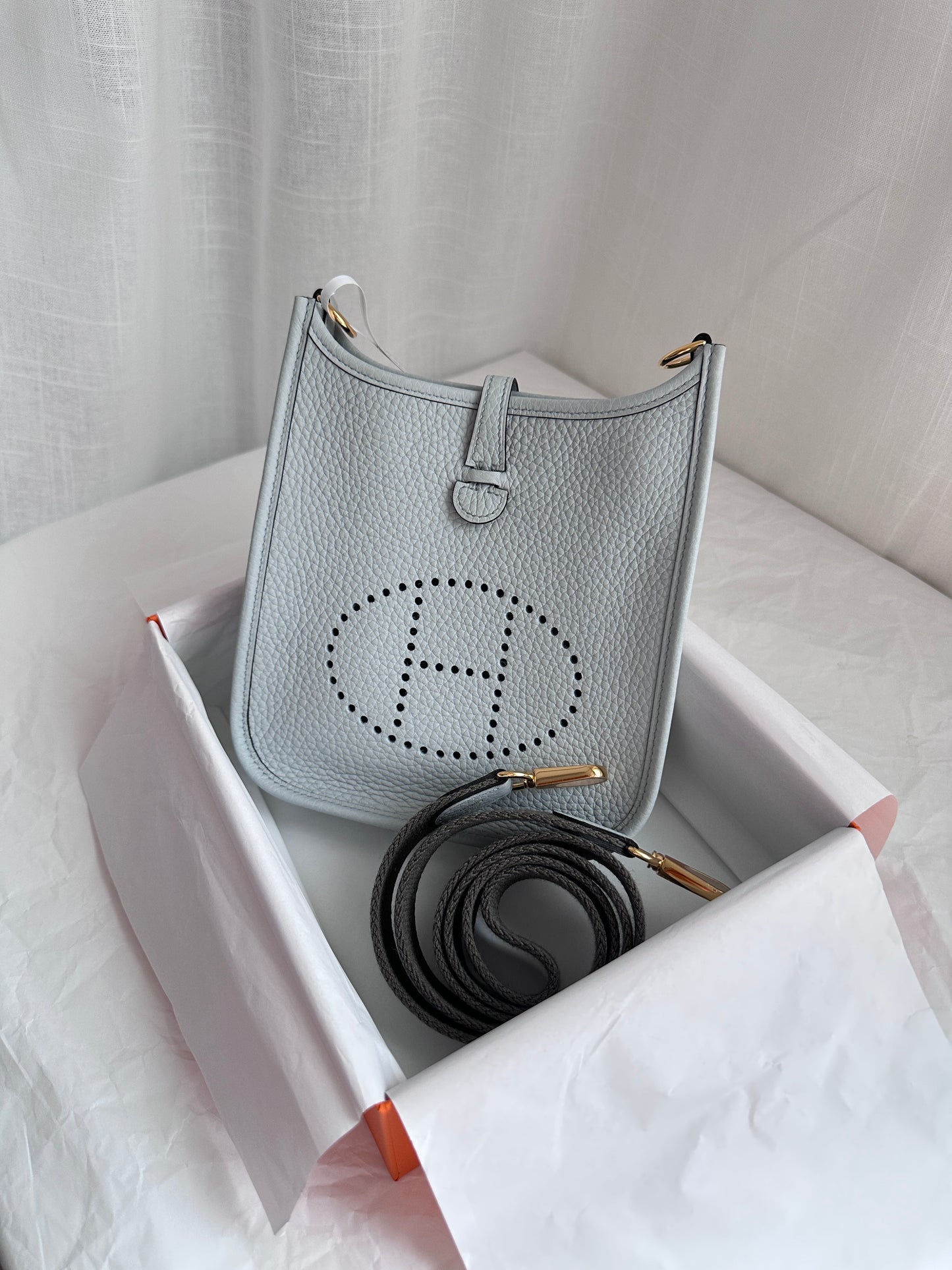 EVELYNE 16
Blue Pale/Gris Etain GHW
