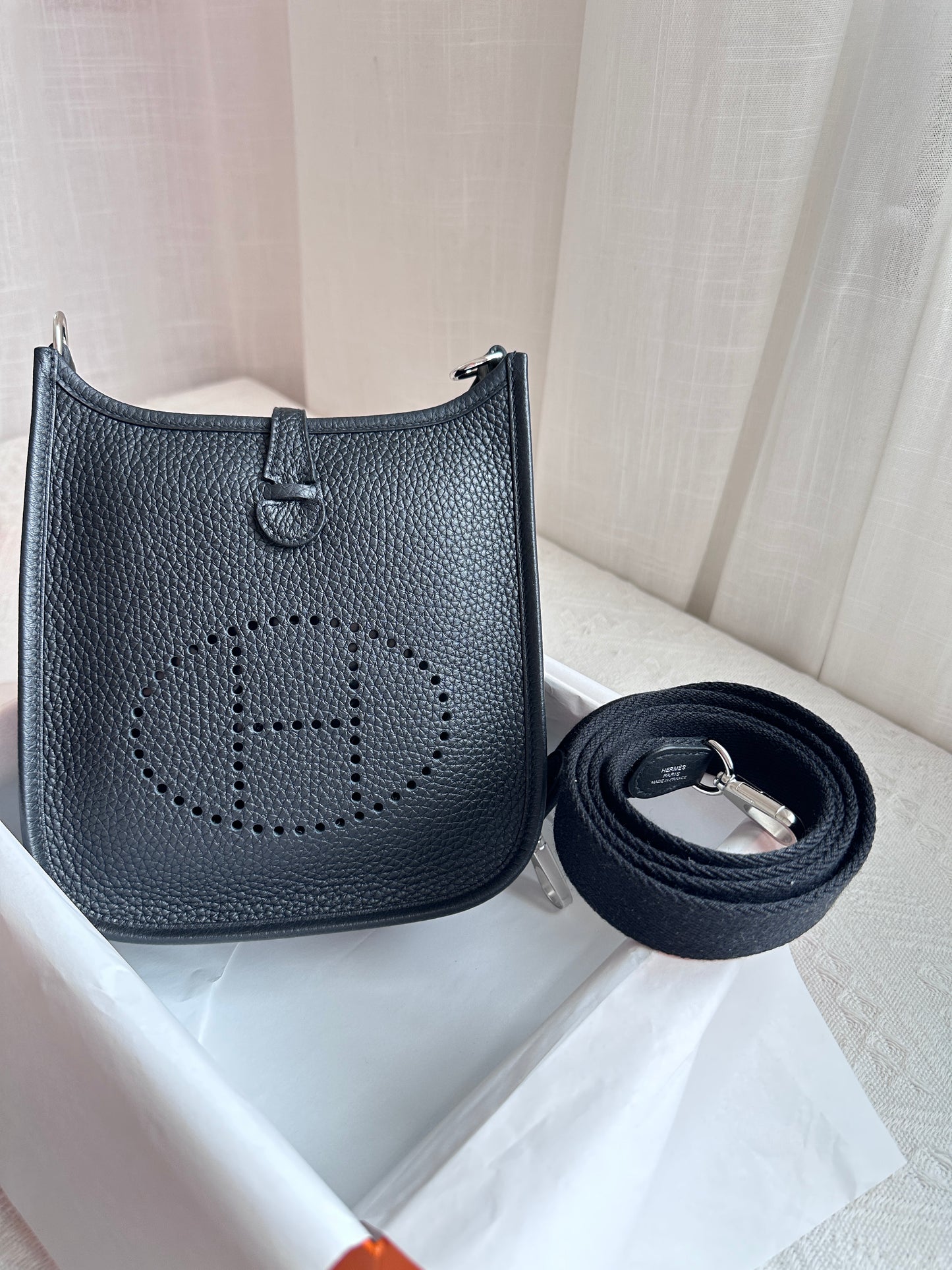 EVELYNE 16 Black PHW