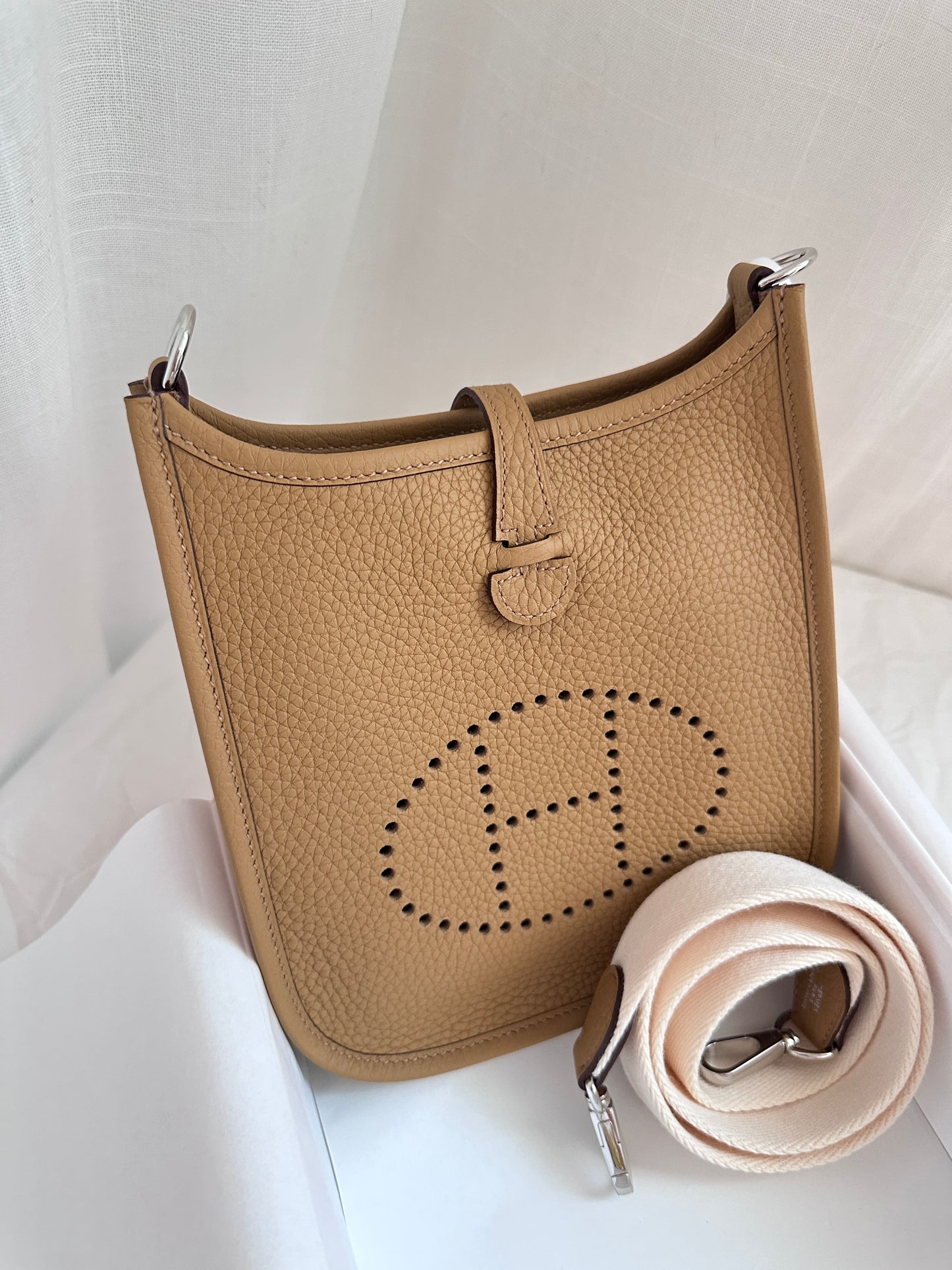 EVELYNE 16 Biscuit/Nata PHW