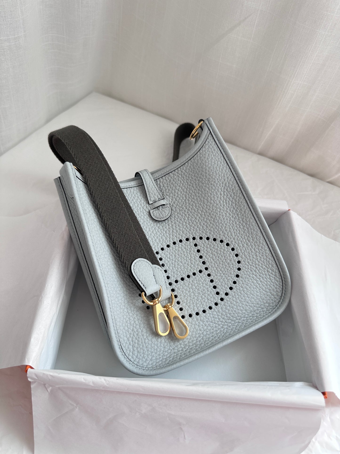 EVELYNE 16
Blue Pale/Gris Etain GHW