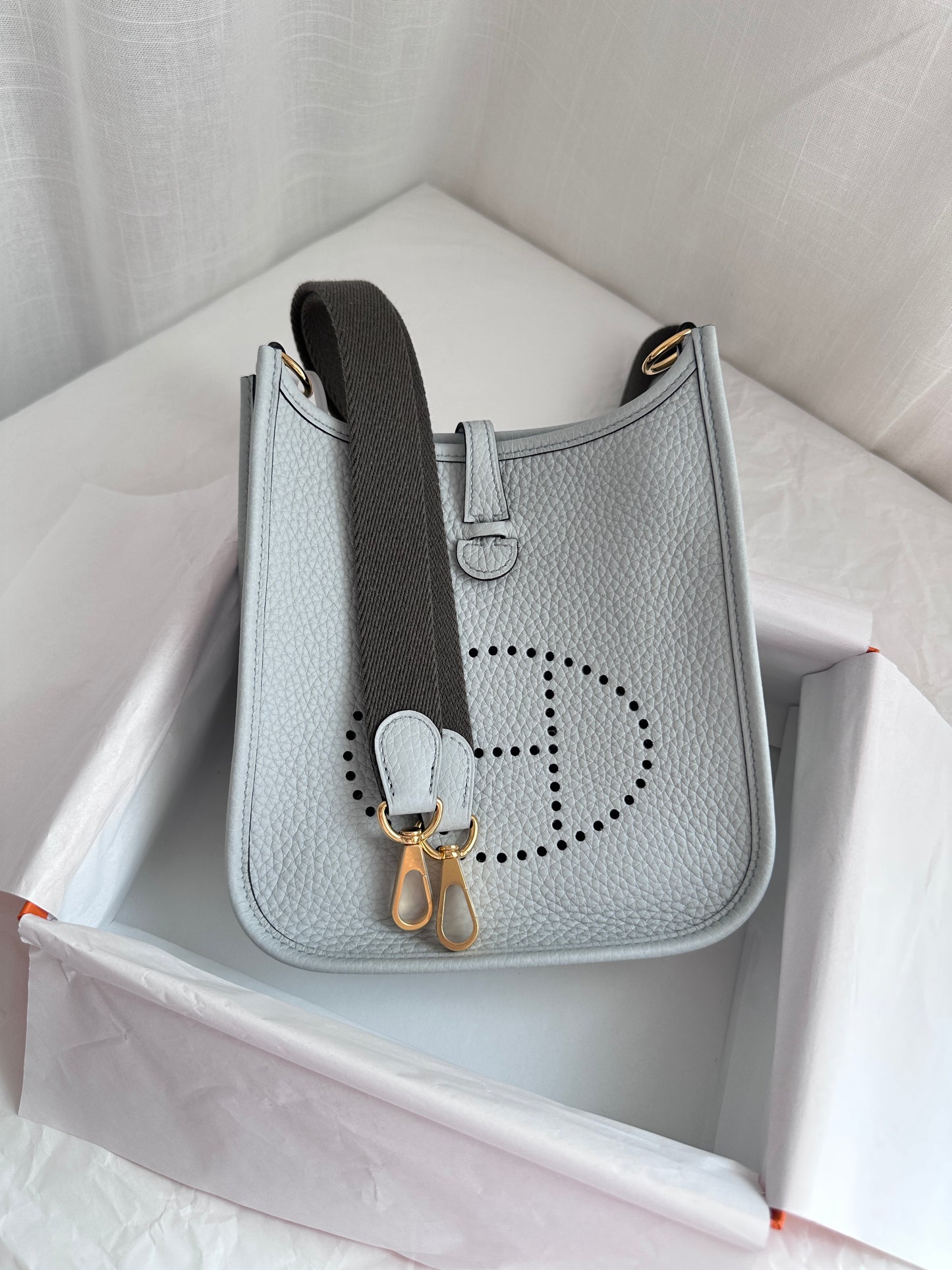EVELYNE 16
Blue Pale/Gris Etain GHW