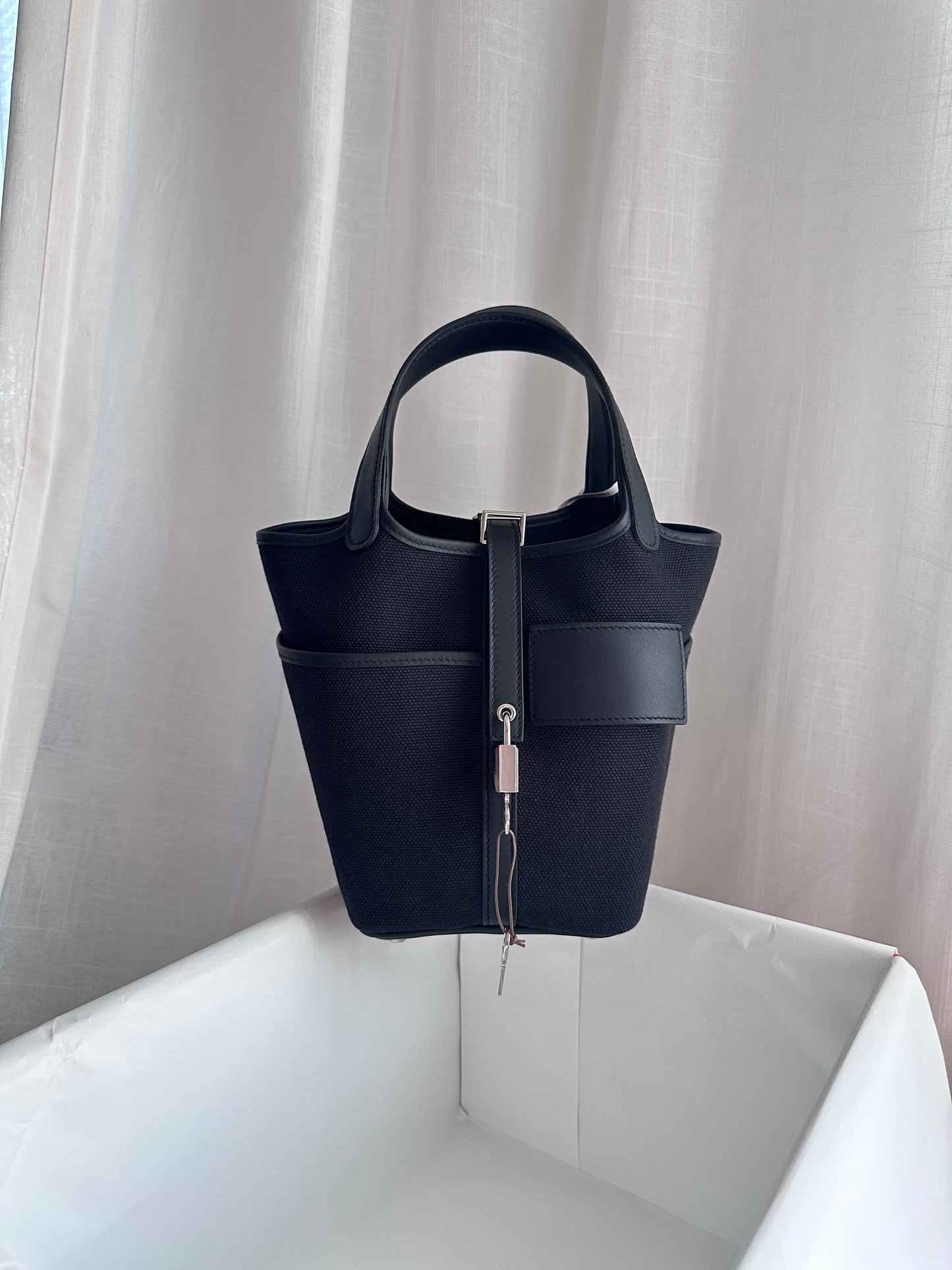 P18 Black PHW