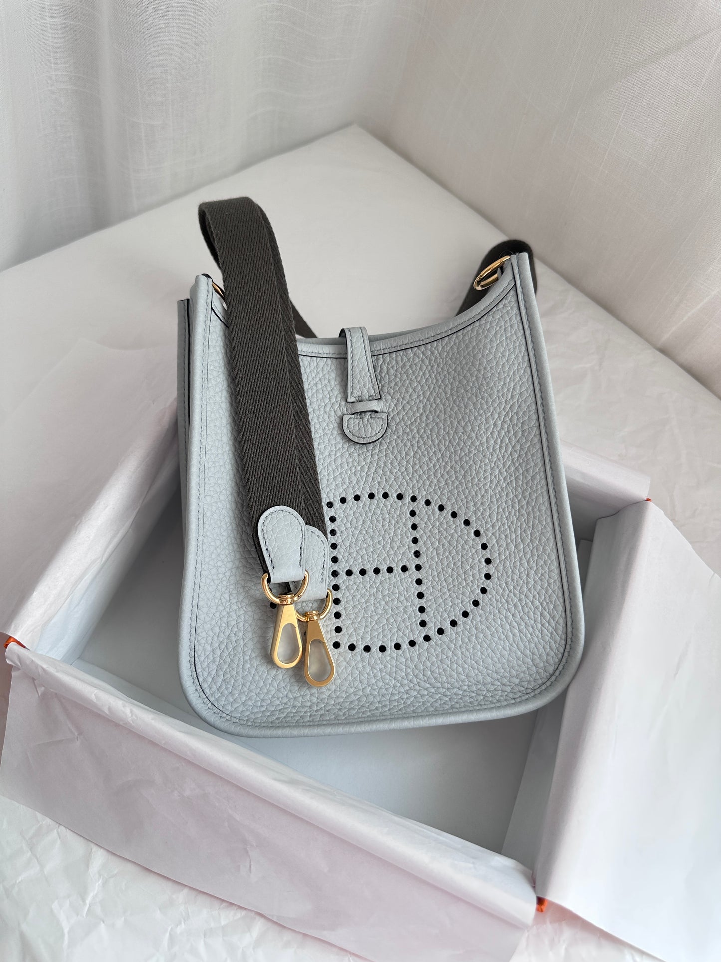 EVELYNE 16
Blue Pale/Gris Etain GHW