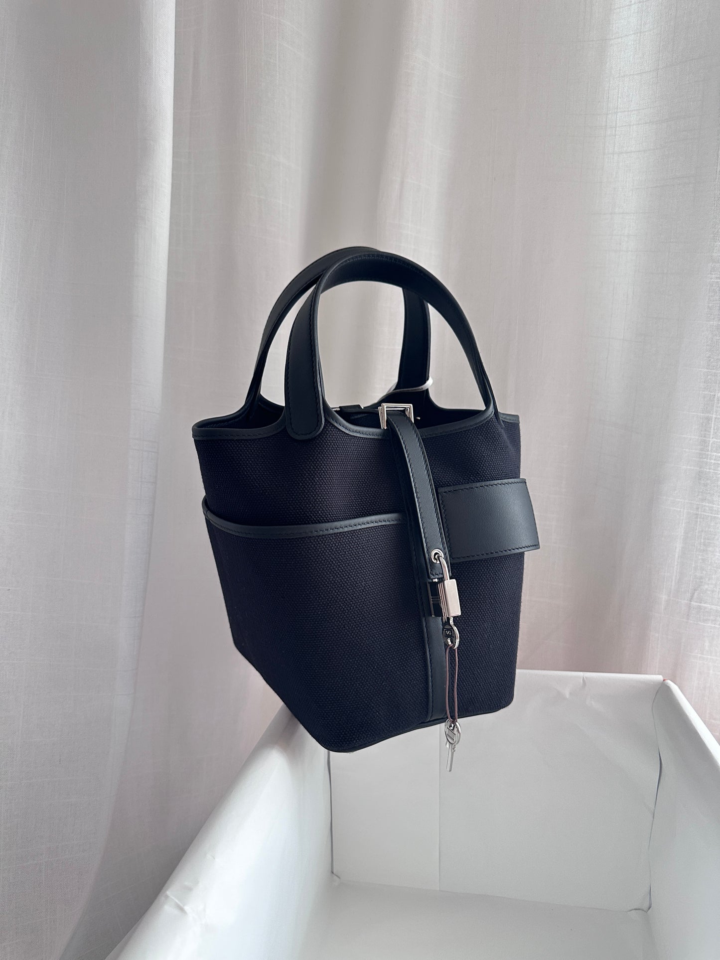 P18 Black PHW