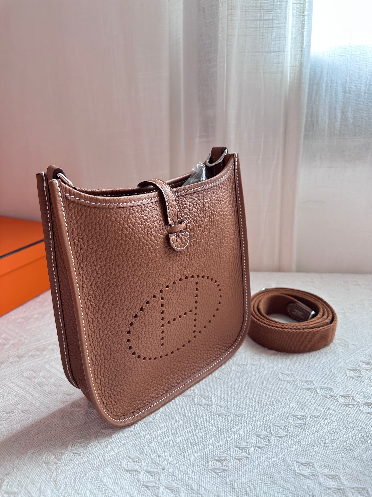 EVELYNE 16 Gold PHW