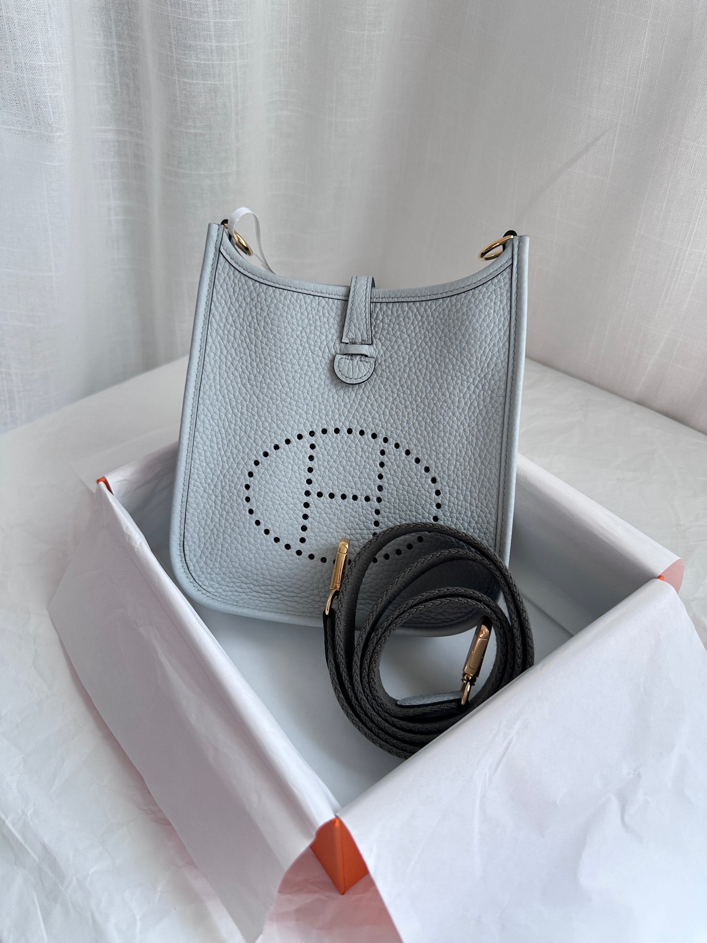 EVELYNE 16
Blue Pale/Gris Etain GHW