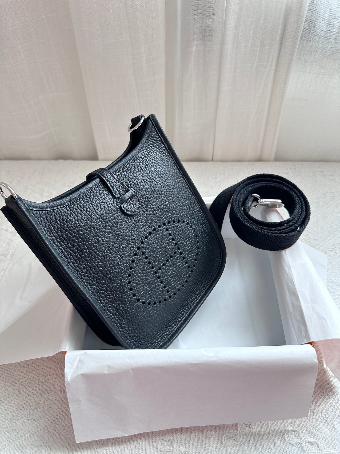 EVELYNE 16 Black PHW