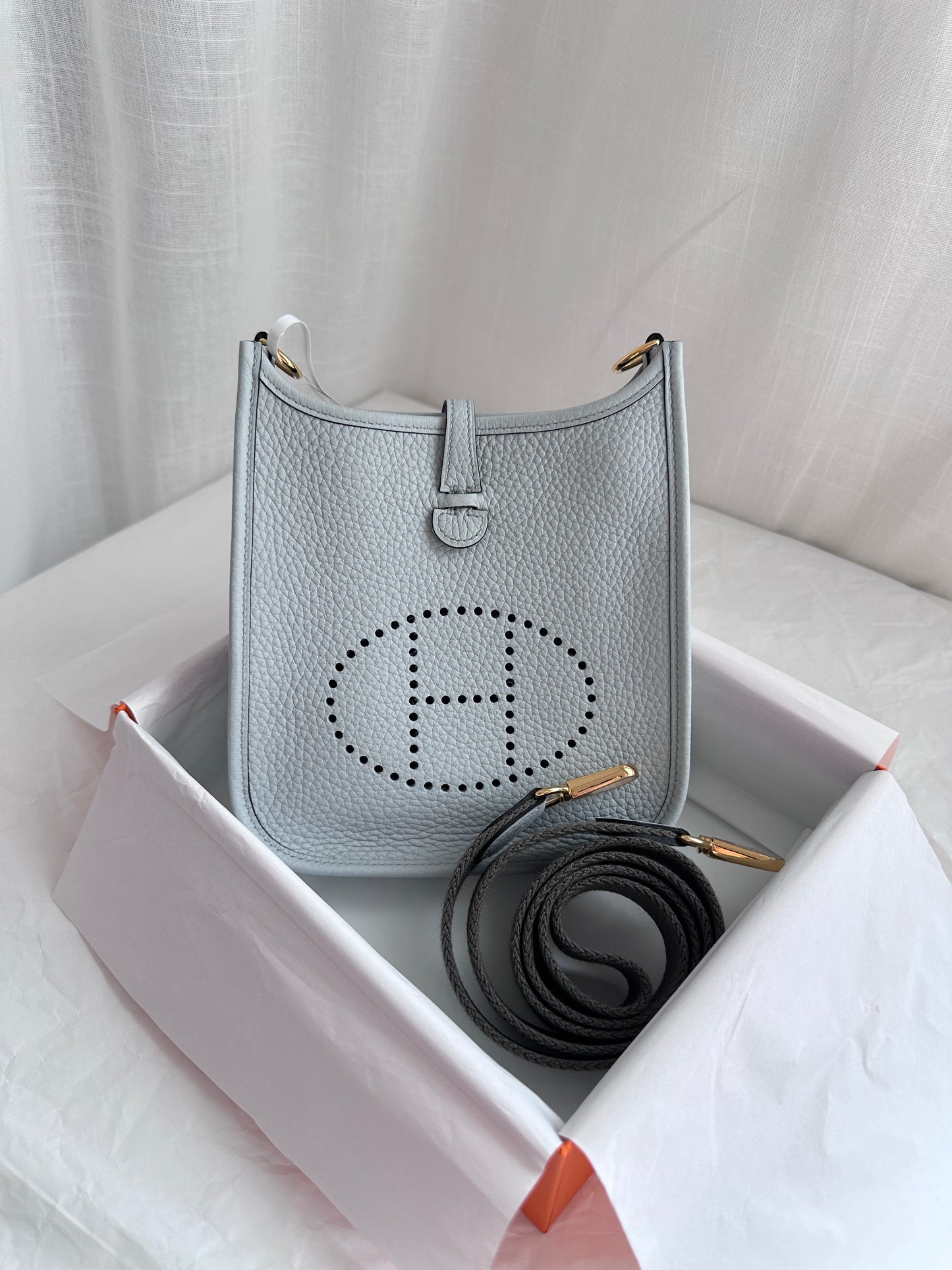 EVELYNE 16
Blue Pale/Gris Etain GHW