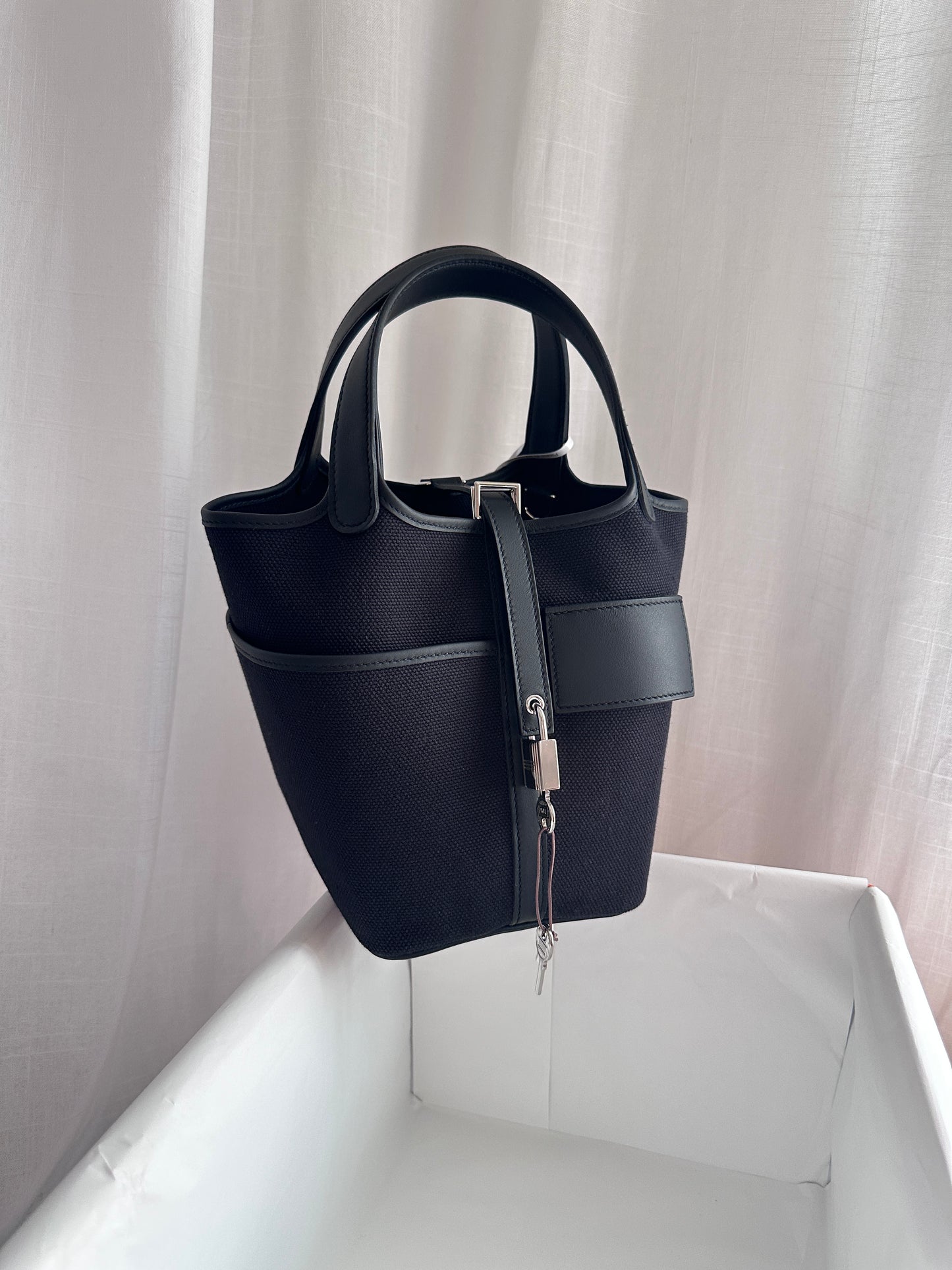 P18 Black PHW