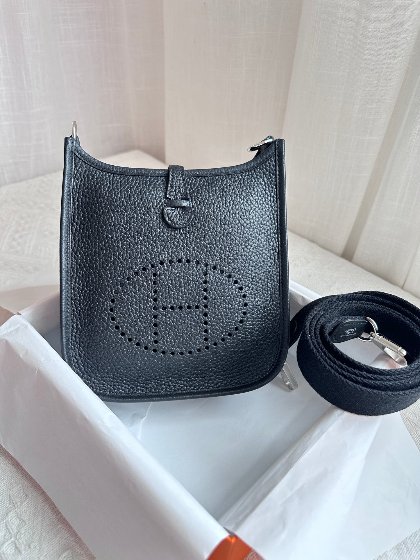 EVELYNE 16 Black PHW