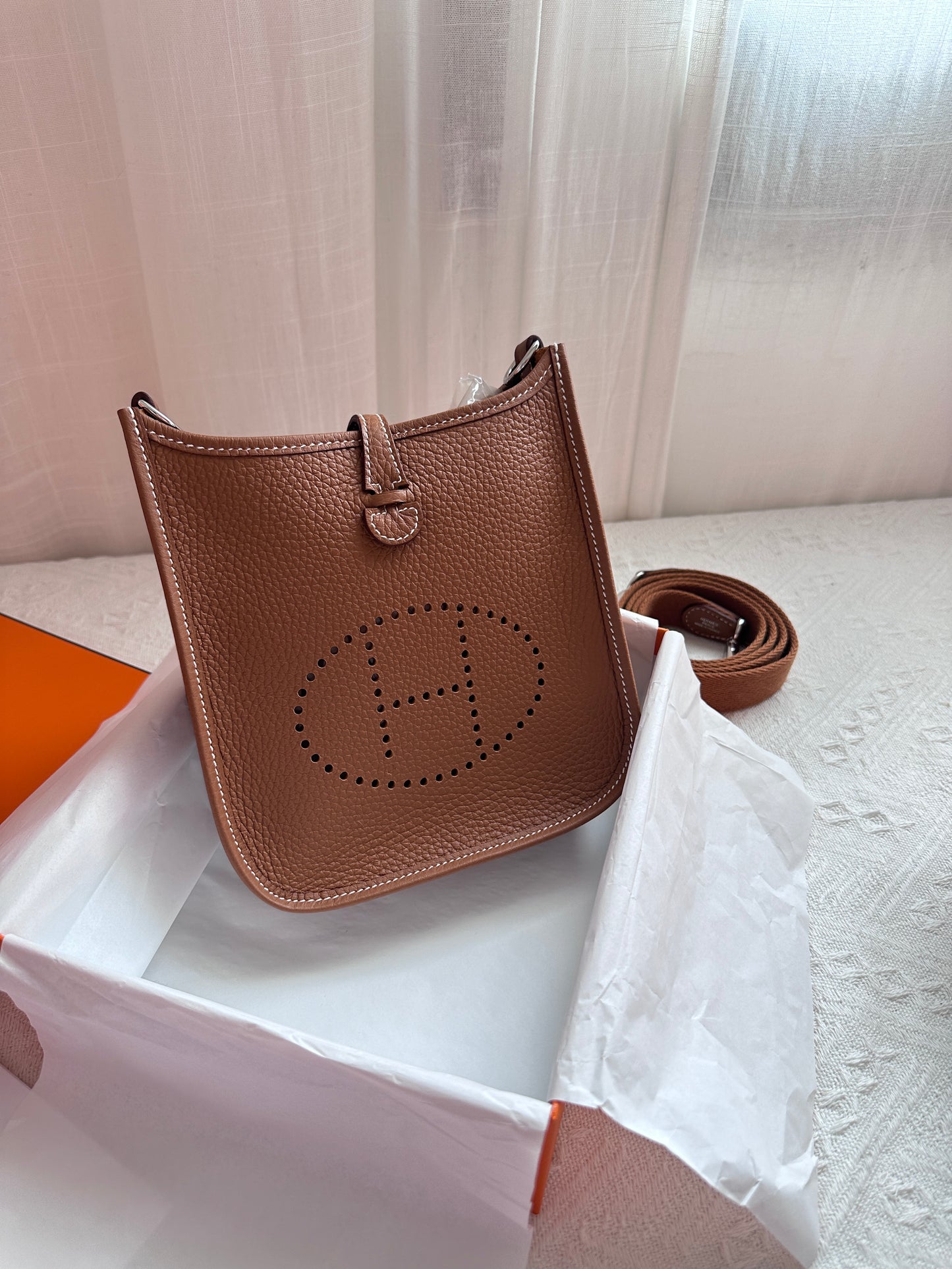 EVELYNE 16 Gold PHW