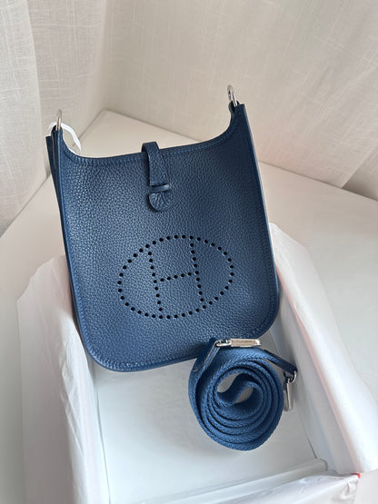 EVELYNE 16 Blue De Prusse PHW