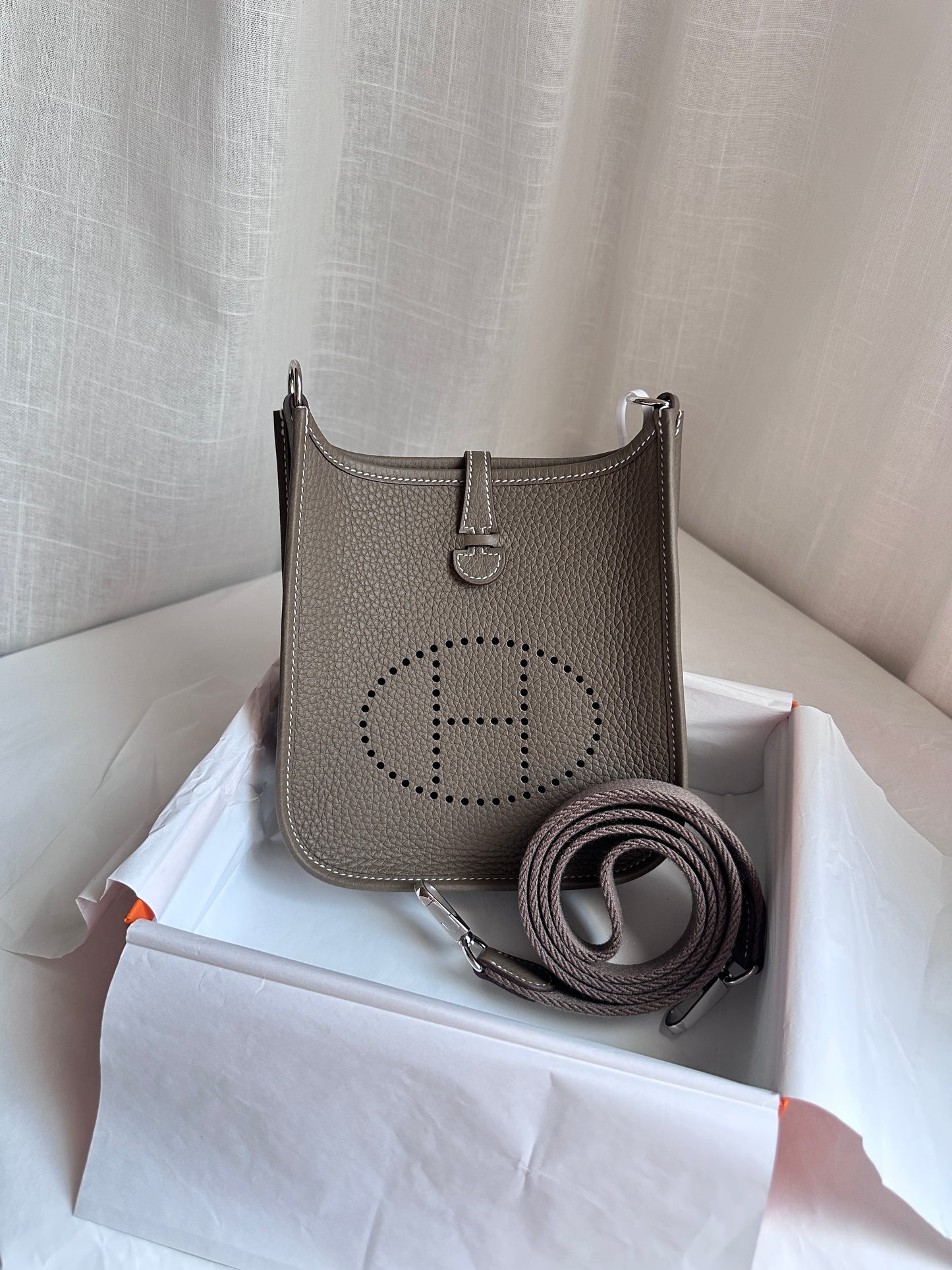 EVELYNE 16 Etoupe PHW