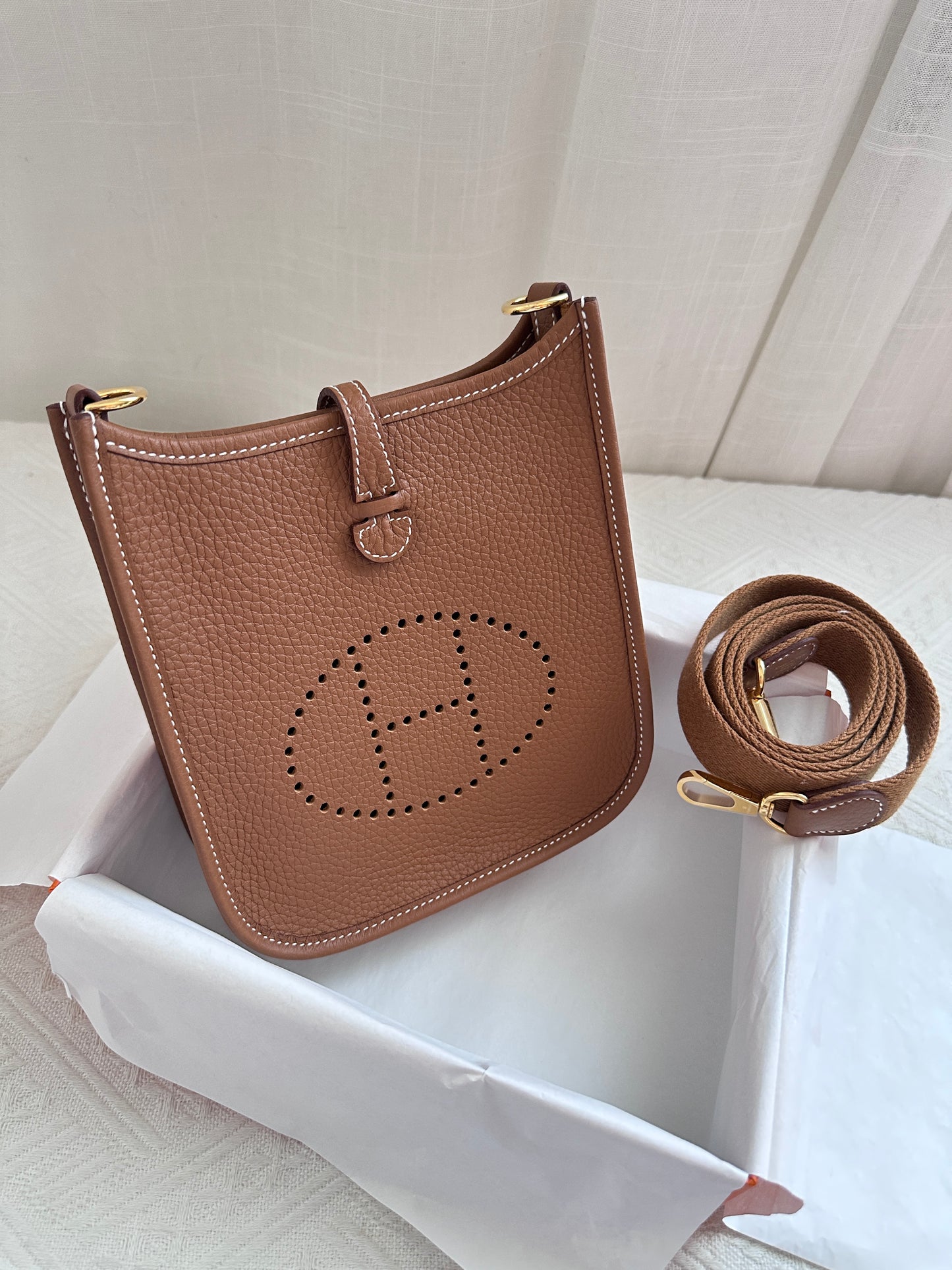 EVELYNE 16 Gold GHW