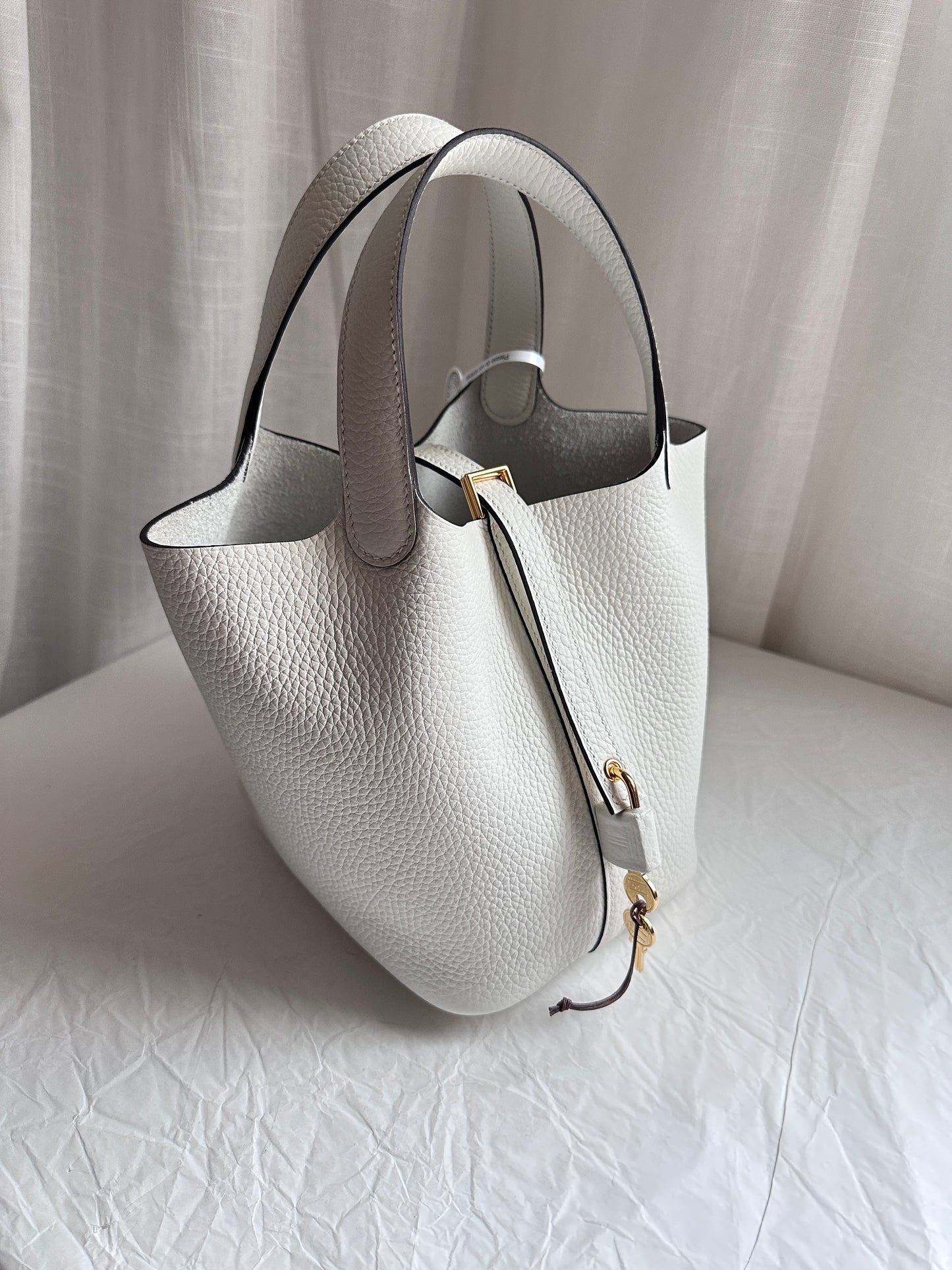 P18 White GHW