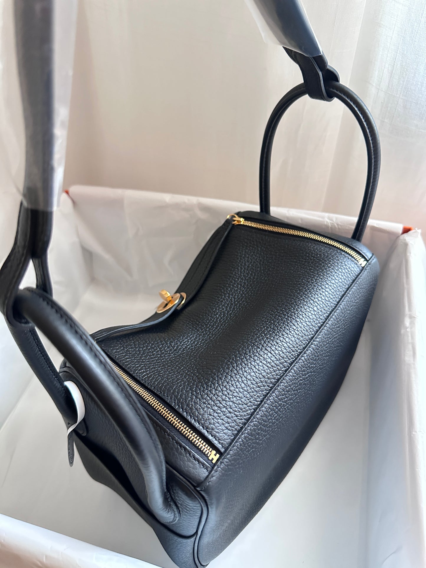 LINDY 26 Black GHW