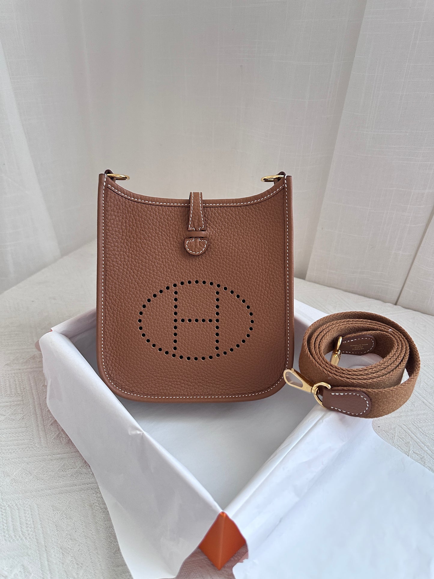 EVELYNE 16 Gold GHW