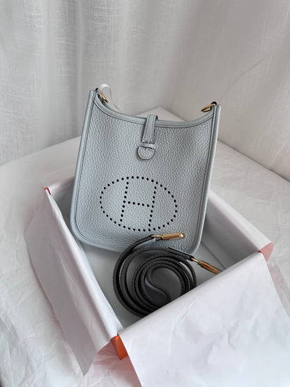 EVELYNE 16
 Blue Pale/Gris Etain GHW