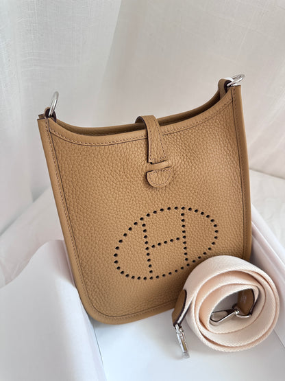 EVELYNE 16 Biscuit/Nata PHW