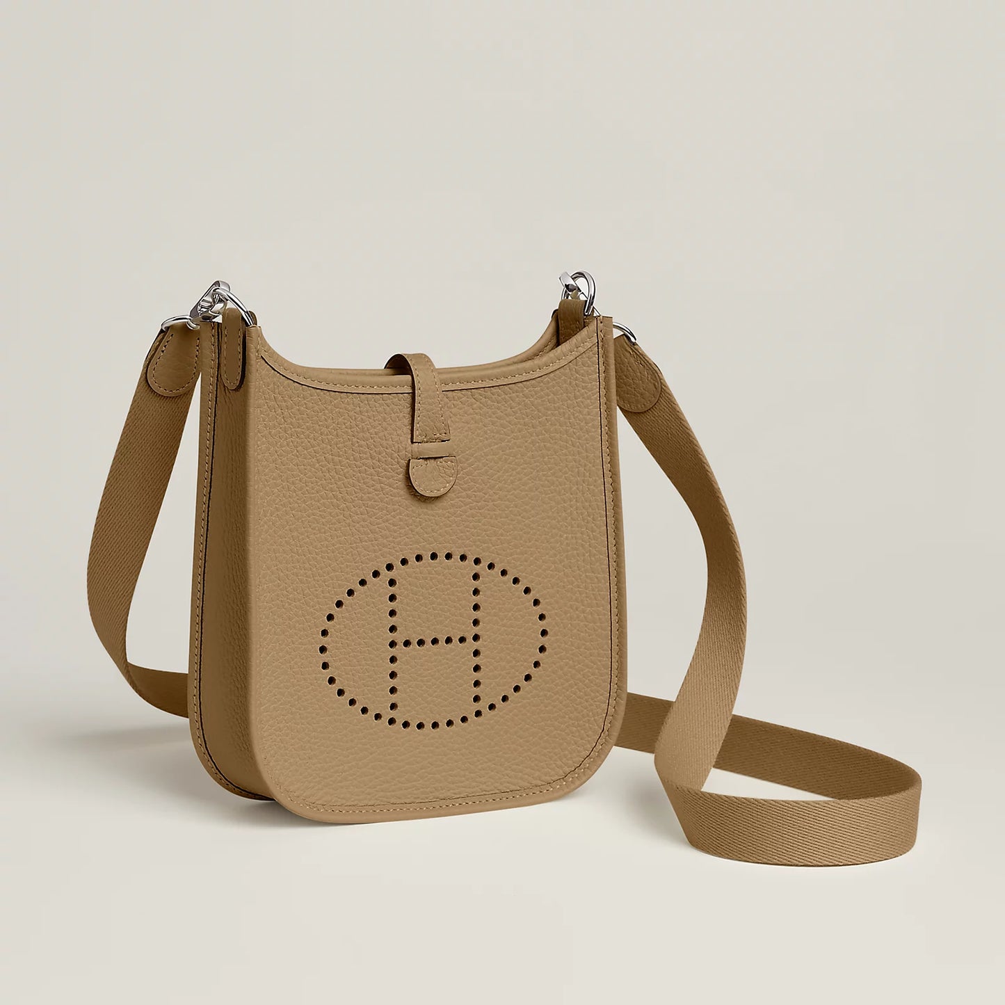 EVELYNE 16 Poussiere PHW