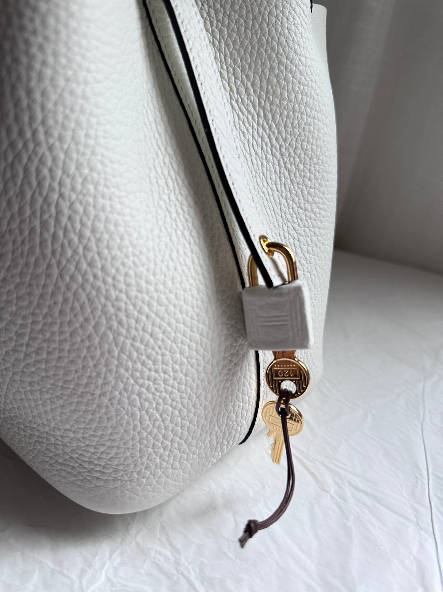 P18 White GHW