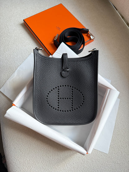 EVELYNE 16 Black PHW