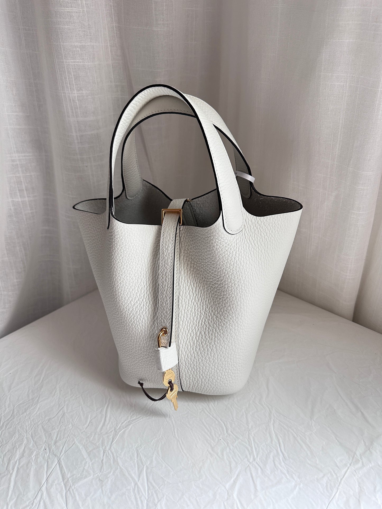 P18 White GHW