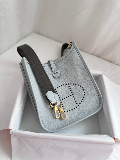 EVELYNE 16
 Blue Pale/Gris Etain GHW