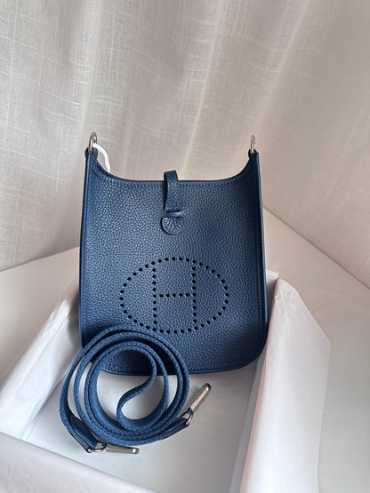 EVELYNE 16 Blue De Prusse PHW