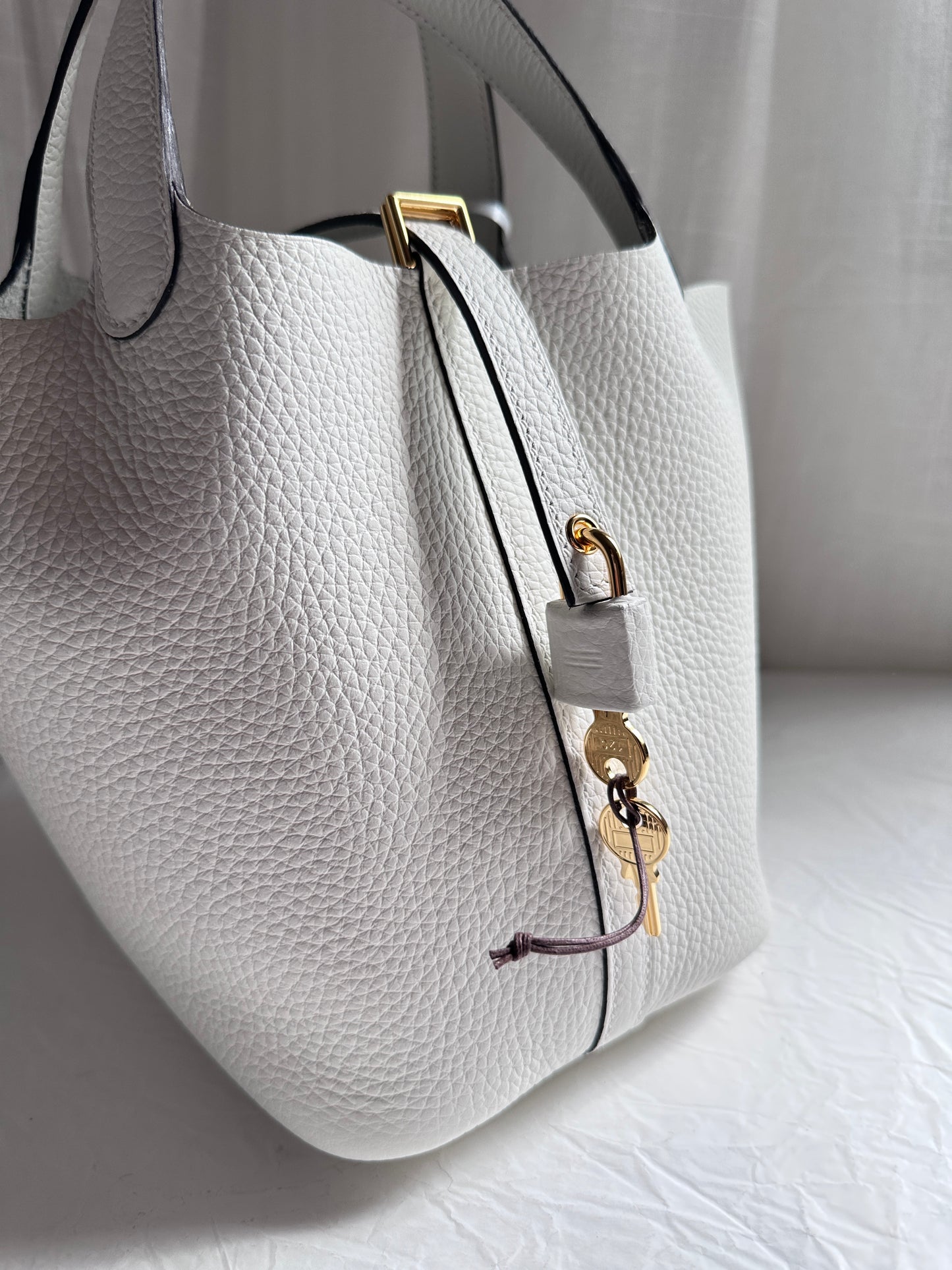 P18 White GHW