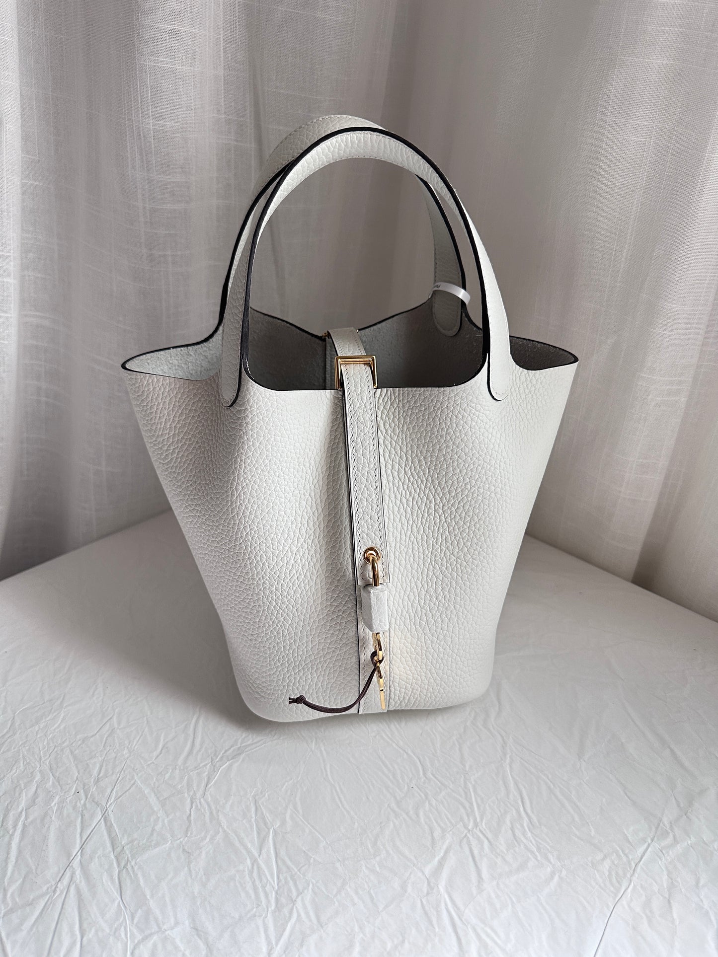 P18 White GHW