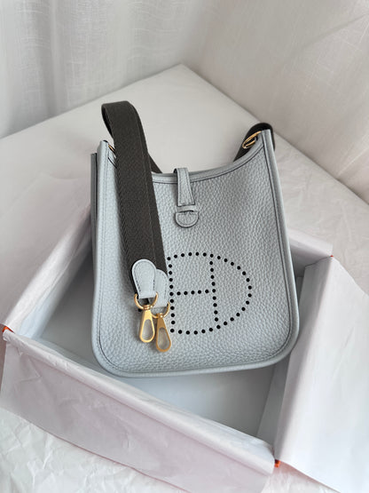 EVELYNE 16
 Blue Pale/Gris Etain GHW