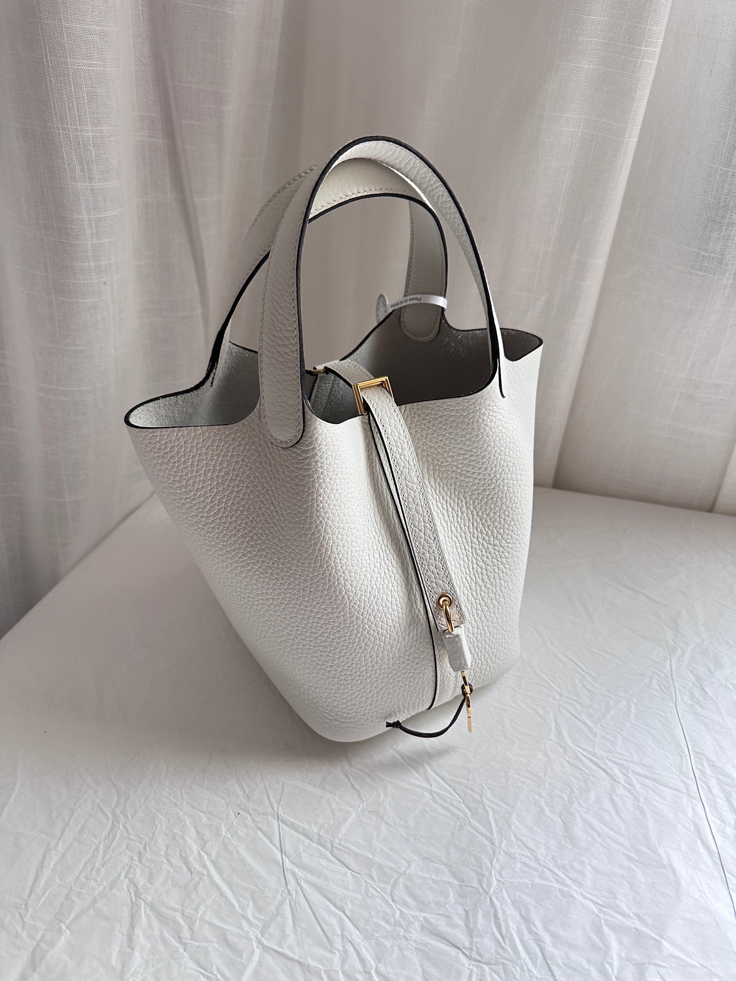 P18 White GHW