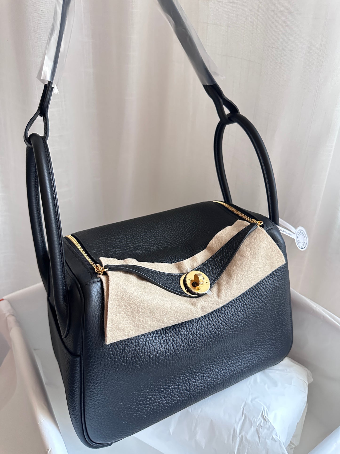LINDY 26 Black GHW