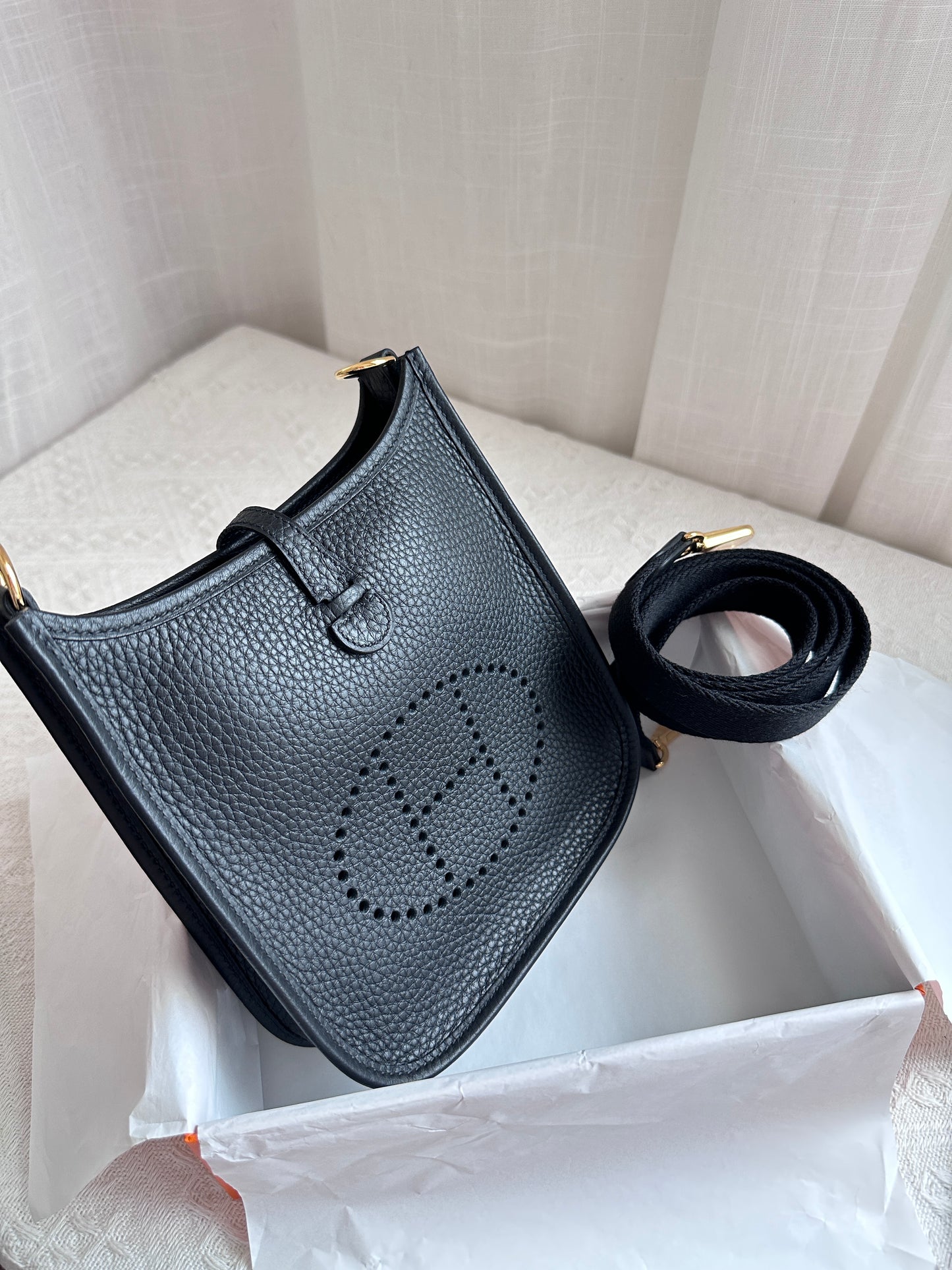 EVELYNE 16 Black GHW