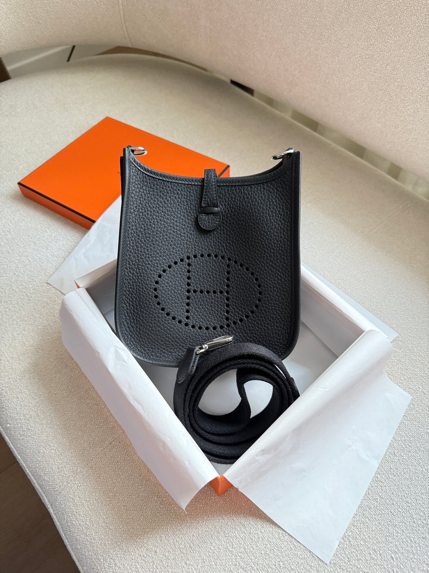 EVELYNE 16 Black PHW