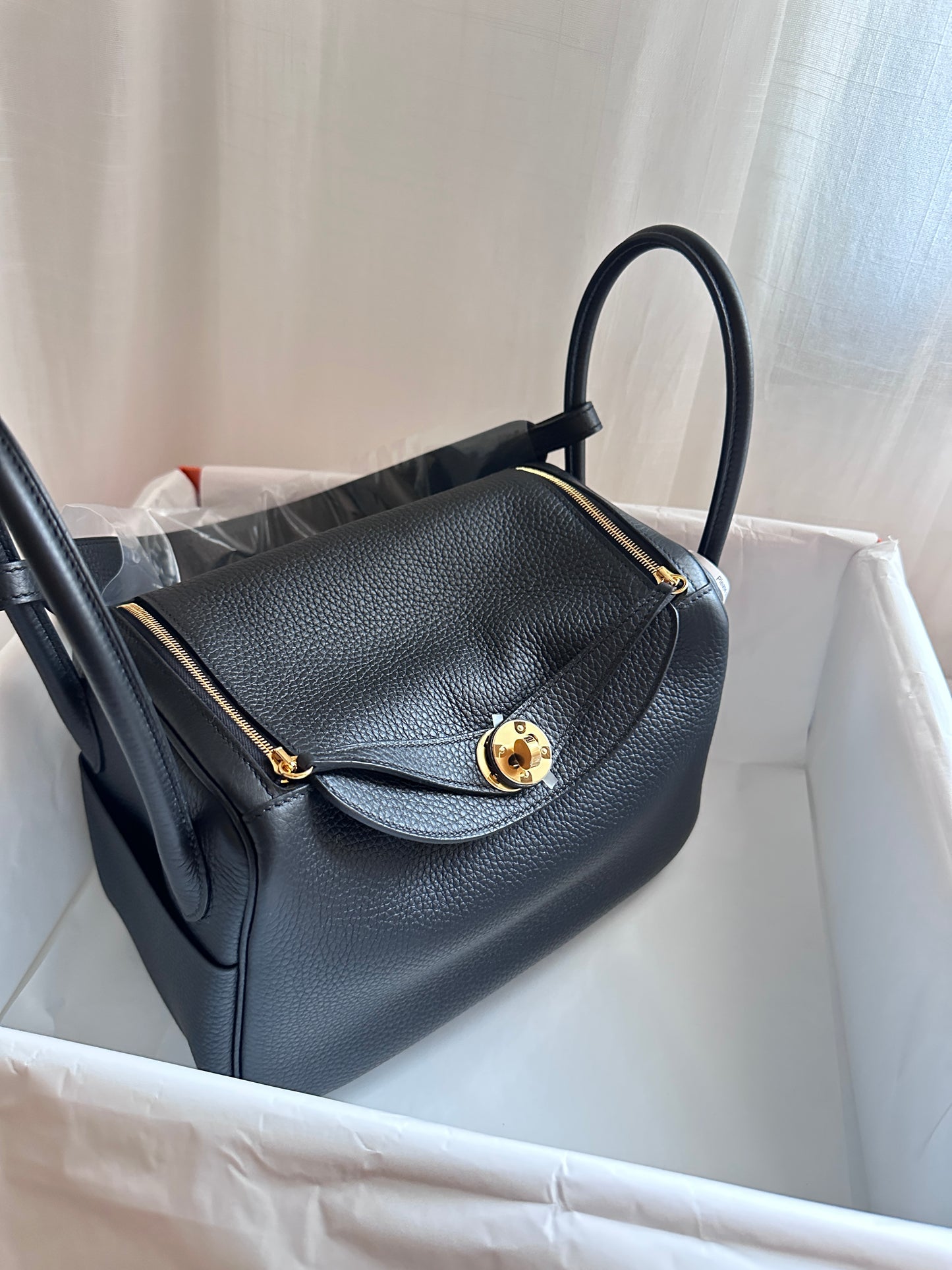 LINDY 26 Black GHW