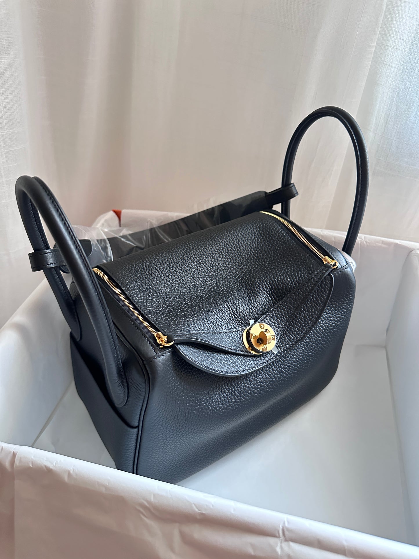 LINDY 26 Black GHW