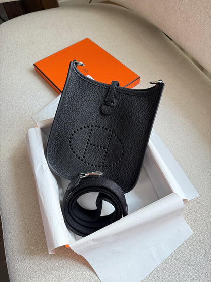 EVELYNE 16 Black PHW