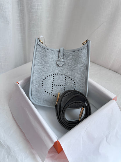 EVELYNE 16
 Blue Pale/Gris Etain GHW