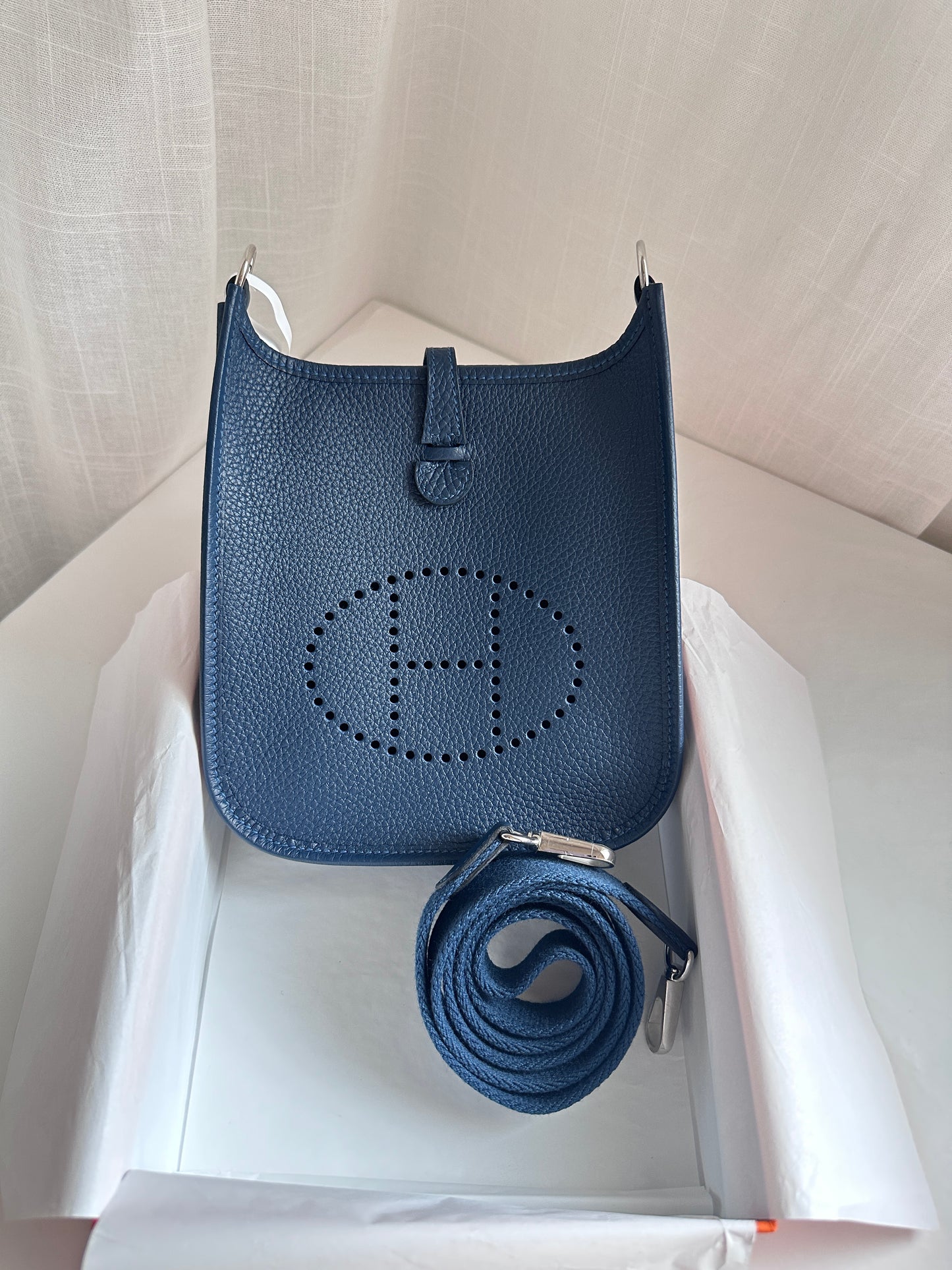 EVELYNE 16 Blue De Prusse PHW