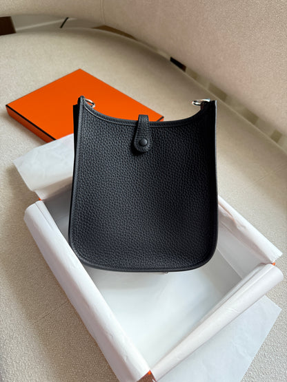 EVELYNE 16 Black PHW