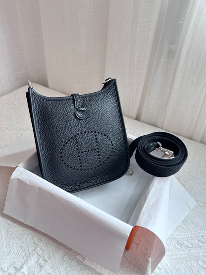 EVELYNE 16 Black PHW