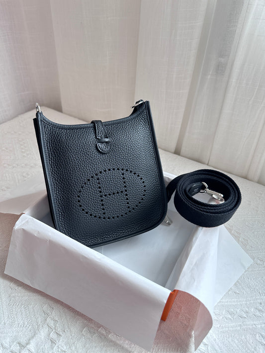 EVELYNE 16 Black PHW