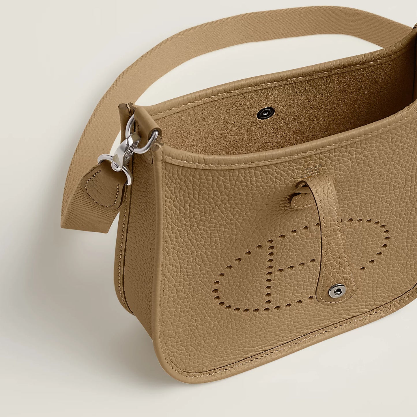 EVELYNE 16 Poussiere PHW