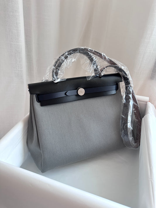 HERBAG 31 Gris Fumée/Ebene/Black/Blue Indigo PHW
