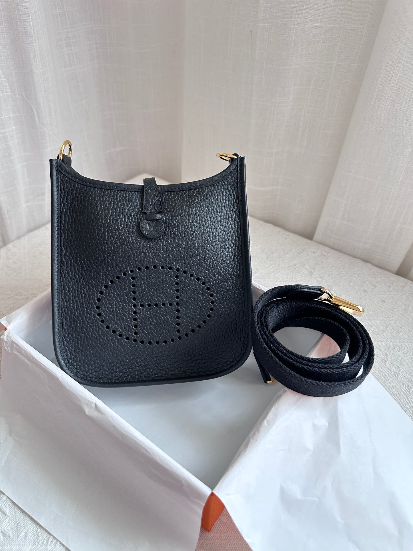 EVELYNE 16 Black GHW